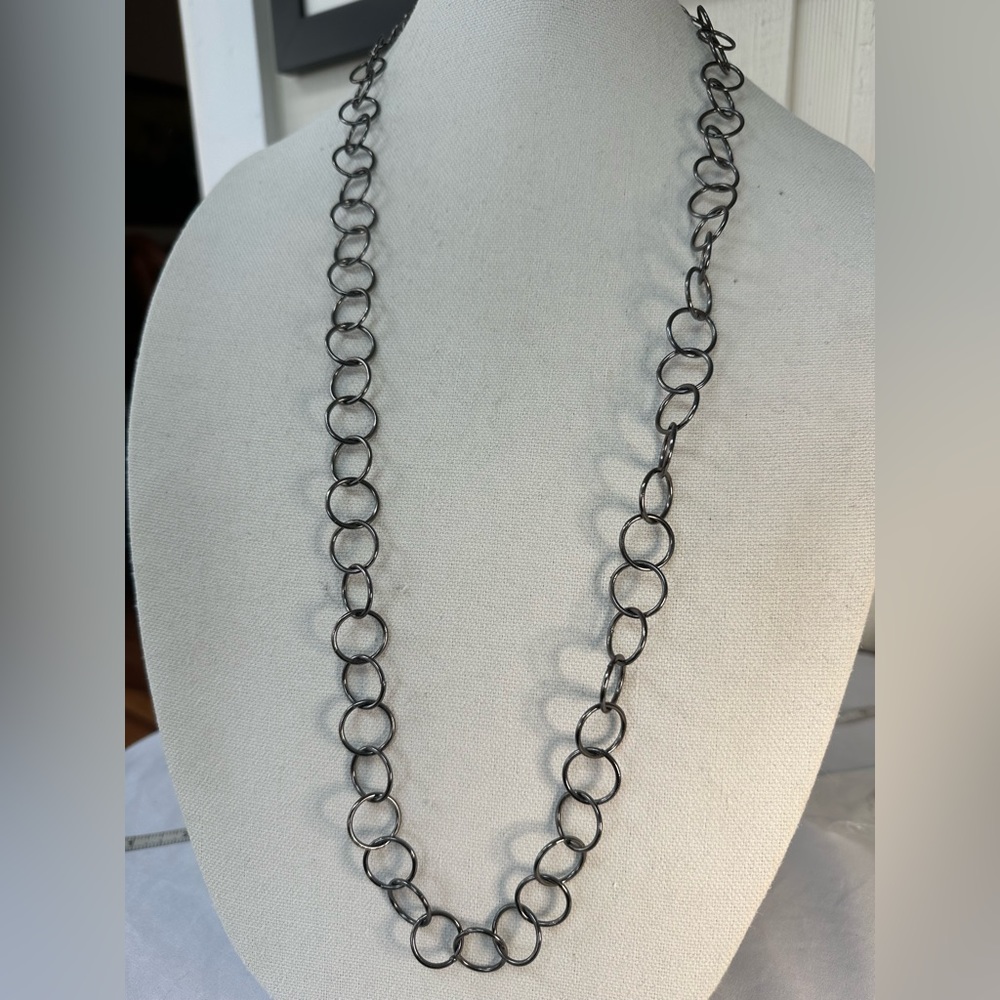 Chic gunmetal gray interlocking circles necklace